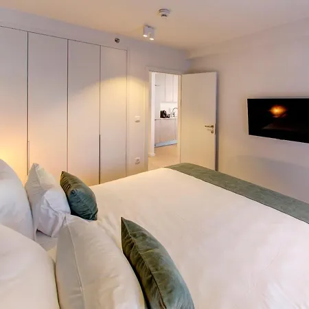 Four Blue Seasons - Luxury *