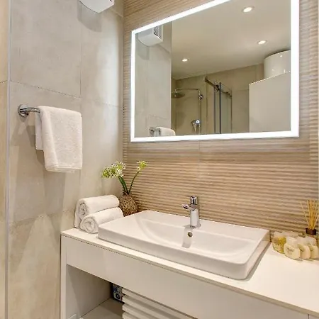 Four Blue Seasons - Luxury *