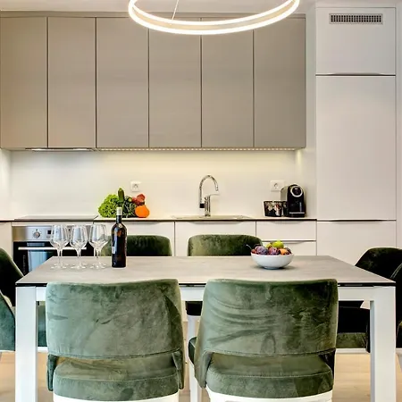 Four Blue Seasons - Luxury Apartment