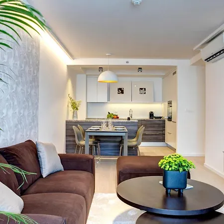 Four Blue Seasons - Luxury Apartment *