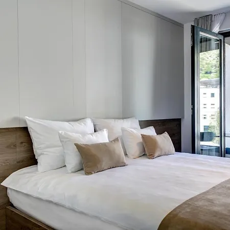Four Blue Seasons - Luxury