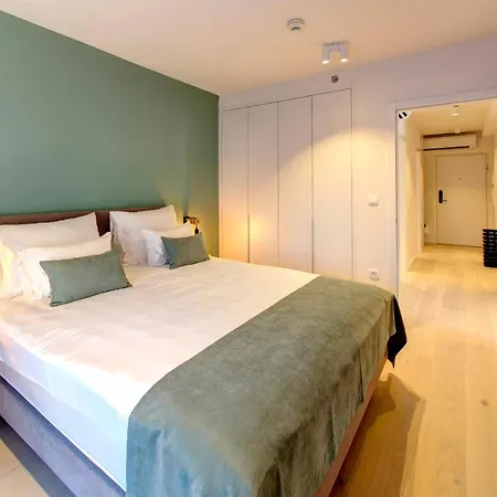 Four Blue Seasons - Luxury