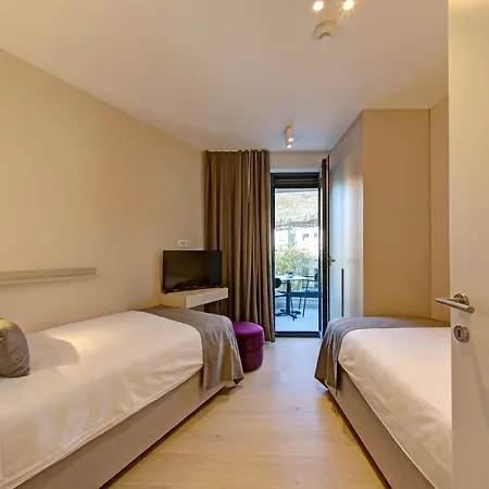 Four Blue Seasons - Luxury