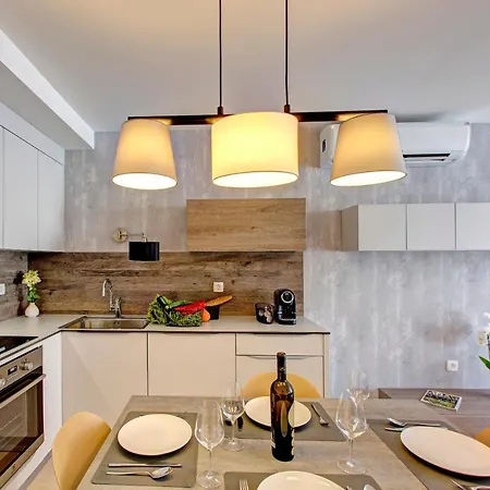 Four Blue Seasons - Luxury *