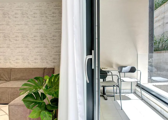 Four Blue Seasons - Luxury Apartment