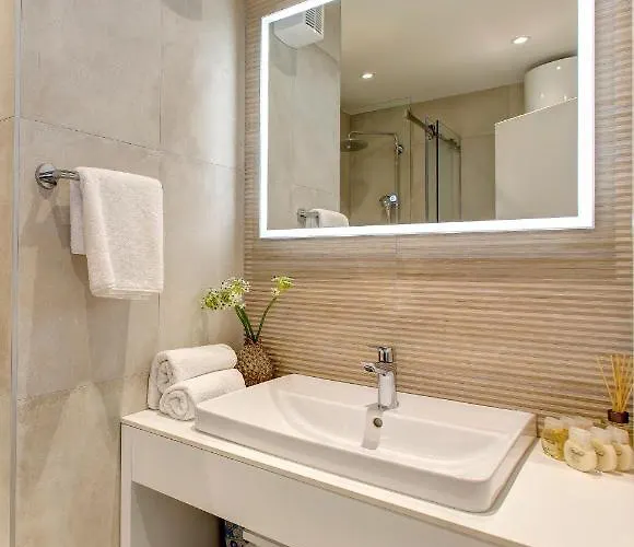 Four Blue Seasons - Luxury *