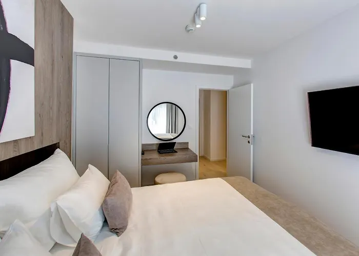 Four Blue Seasons - Luxury