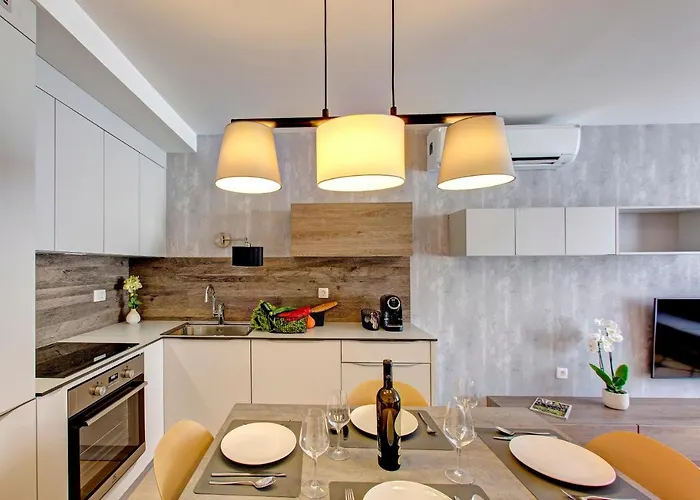 Four Blue Seasons - Luxury *