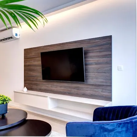 Four Blue Seasons - Luxury *